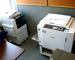 磐田市市民活動センター印刷・作業コーナーの室内風景